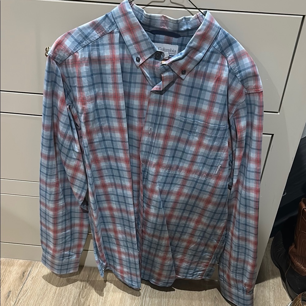 Columbia Casual Blue and Red Button Down Shirt